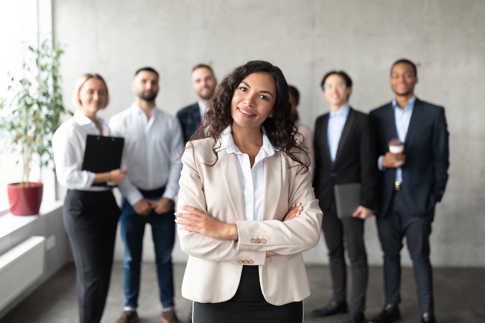 businesswoman-standing-in-front-of-her-employees